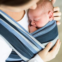 Comment transporter bébé les premiers mois ?
